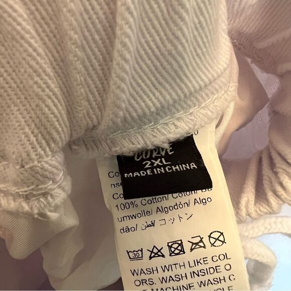 SHEIN EZwear Plus Drawstring Waist Ripped Raw Cut Denim Shorts - Picture 7 of 8